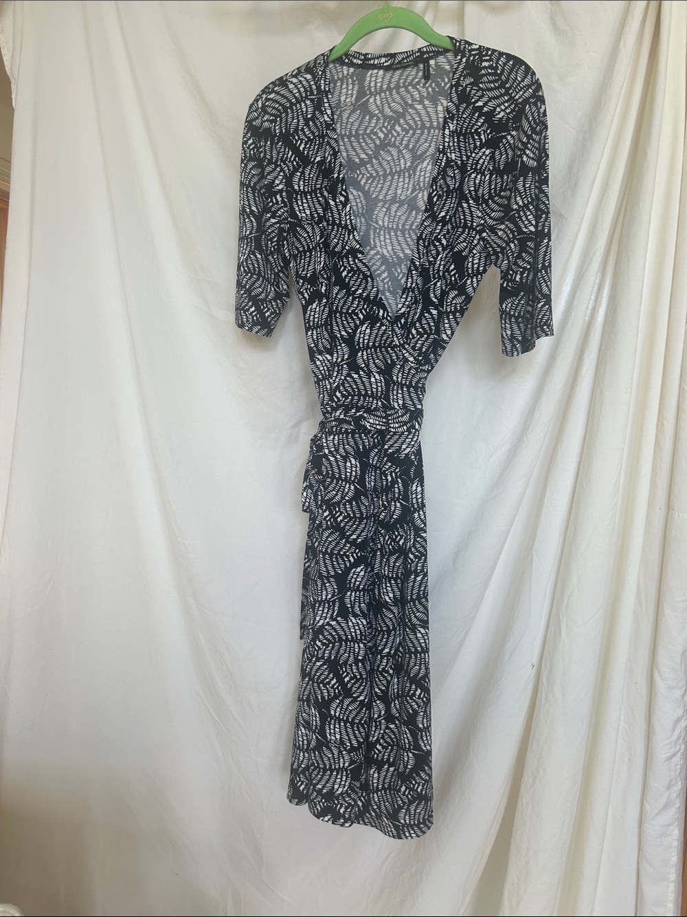 Daisy Fuentes Black and White Leaf-Print Midi Wrap Dress